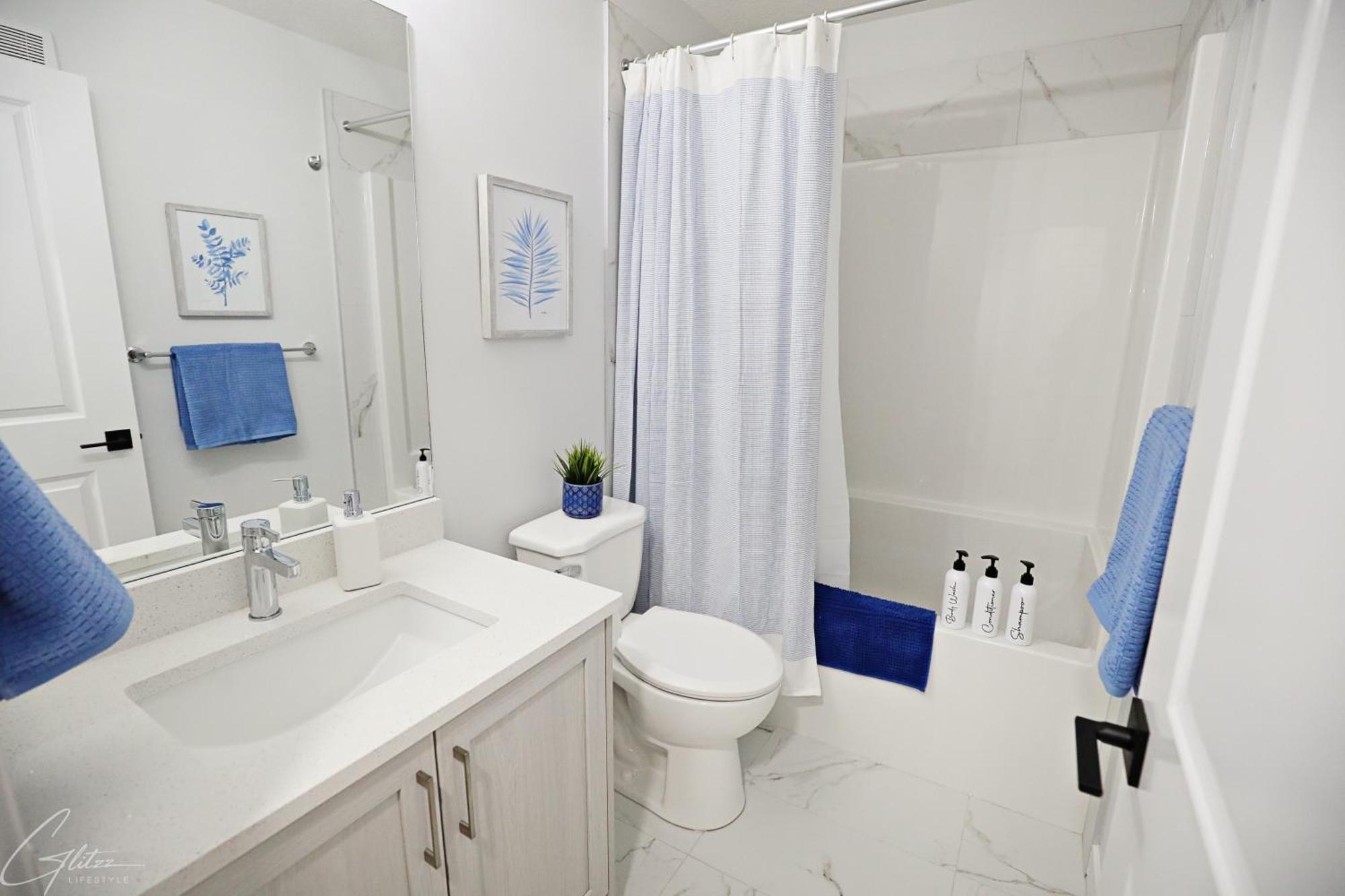 Holiday home Exquisite Oasis With 3 King Beds,airport,disney