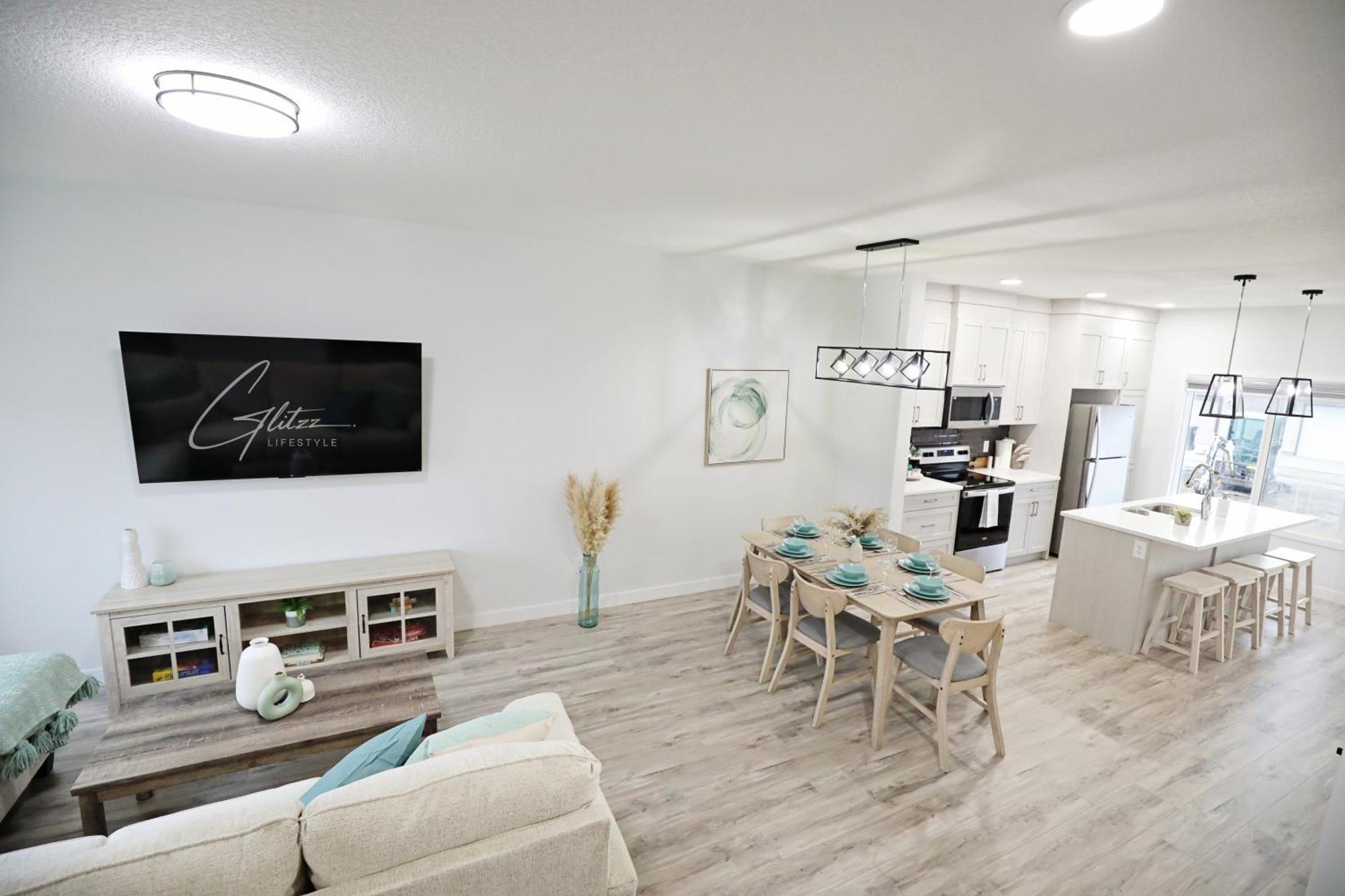 Exquisite Oasis With 3 King Beds,airport,disney *