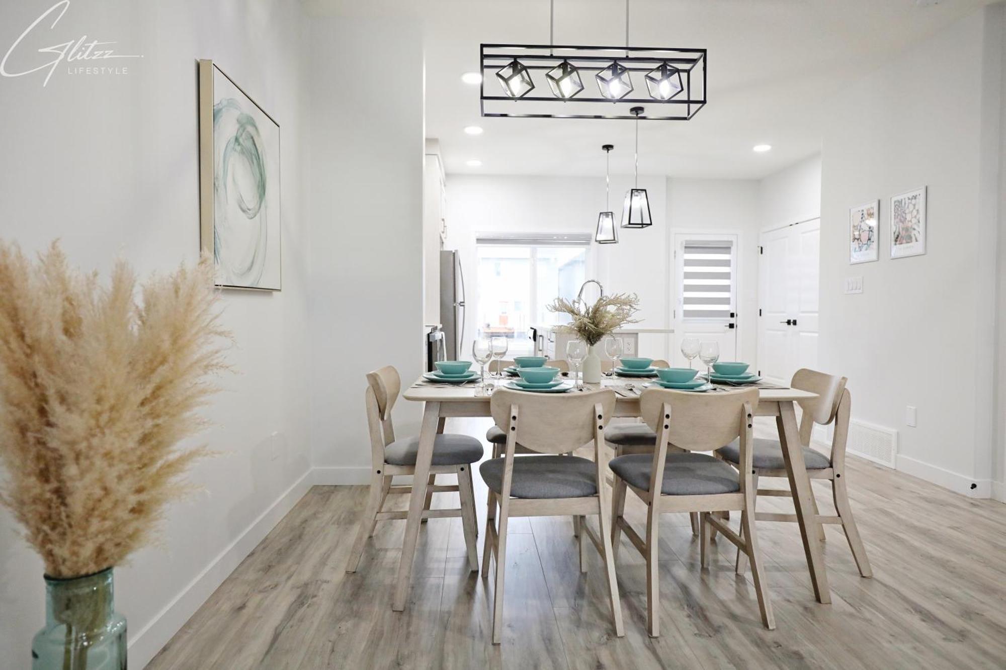 Exquisite Oasis With 3 King Beds,airport,disney Edmonton