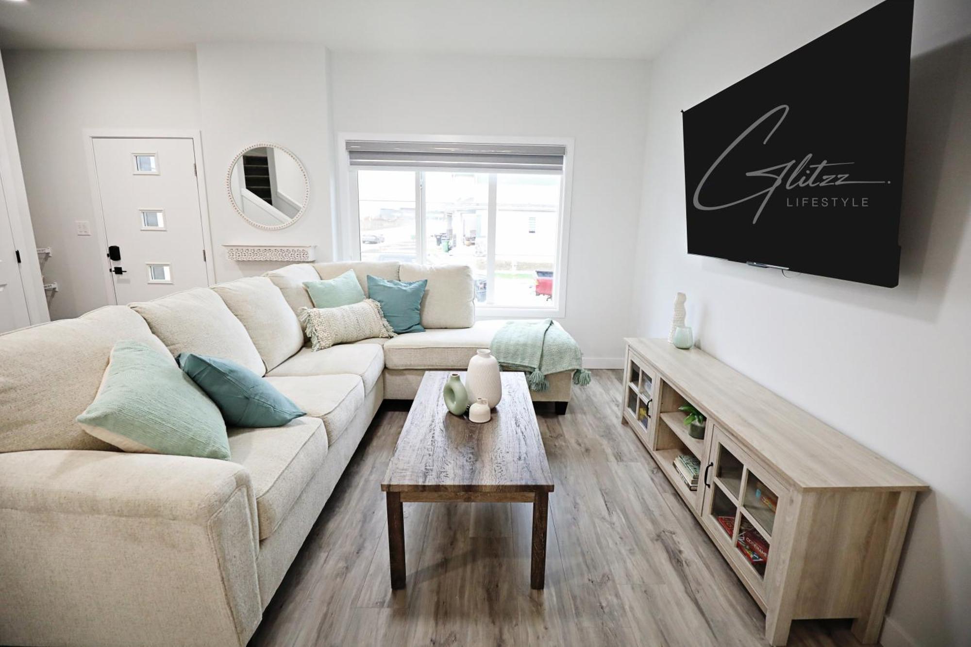 Exquisite Oasis With 3 King Beds,airport,disney * Edmonton