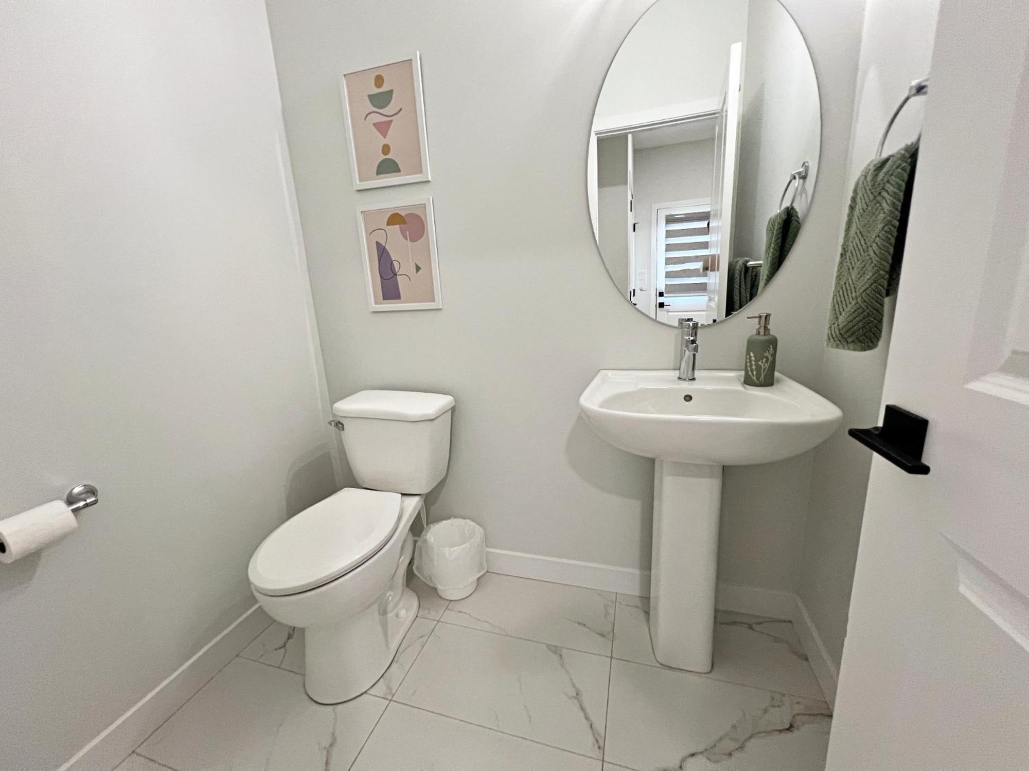 Exquisite Oasis With 3 King Beds,airport,disney * Edmonton